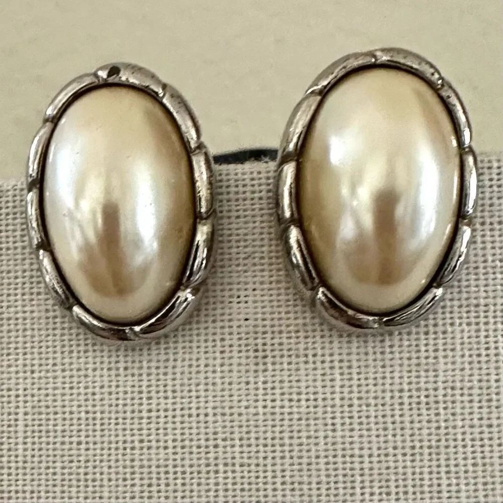 Vintage Richelieu faux pearl oval clip on earrings